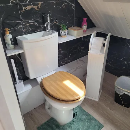 民宿 Les Hirondelles A 5 Mn De L' Aeroport